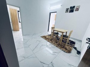 cho thuê ccmn tại 116 miếu đầm/ mễ trì , 2 ngủ 1 phòng khách và 1 bếp riêng biệt- ô tô đỗ cửa
