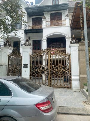 cho thuê nhà vườn khu a geleximco giáp vinsmart city, thang máy, full nội thất cao cấp 120 m²