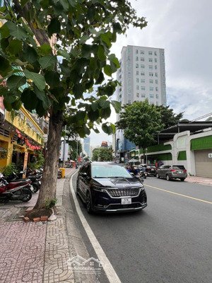 cho thuê tòa nhà văn phòng cao cấp vị trí kỳ đồng, quận 3 dt: 500m2 kc: 3 hầm 13 tầng 2,800m2 sàn