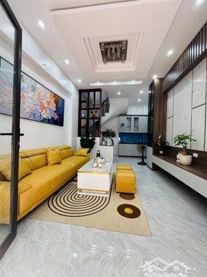 nhà đẹp lĩnh nam, thoáng sáng 5 tầng, nông gần phố chưa đến 6 tỷ