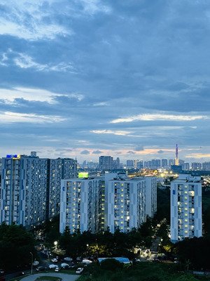 chính chủ cần bán nhanh căn 1pn- giá tốt- đang trong quá trình làm sổ- sát q2- đối diện global city