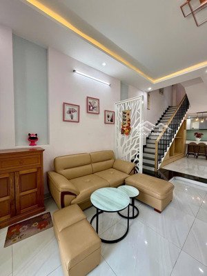 cho thuê nhà 3 tầng ngay trung tâm phố hàn - full nội thất mới xịn, chỉ 30 triệu/tháng