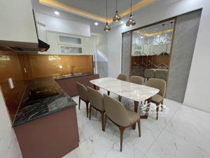 cho thuê căn nhà 1 trệt 2 lầu trong tháng 7 ngay khu vực nguyễn thị khắp