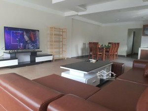 chính chủ cho thuê nhà mặt đường 4 tầng full nội thất 10tr/tháng liên hệ: mis linh: 