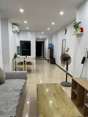 chính chủ cần bán căn hộ 2 ngủ giá tốt nhất intracom