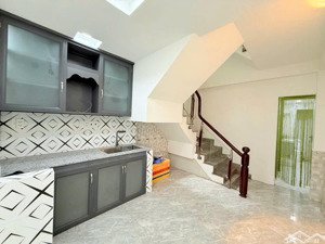 nhà đang cho thuê 15tr/tháng ngay vĩnh khánh - quận 4. hạ giá bán gấp (tl) sổ hồng chính chủ