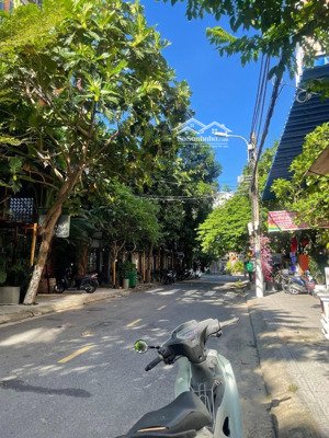 bán nhà 5 tầng mt mỹ khê 1 cách biển 300m