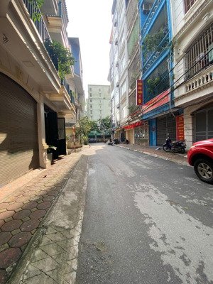 giải phóng tòa building 9 tầng thông sàn trên ở dưới làm vp ngõ phân lô vỉa hè 90m2 mt6,5m 39 tỷ