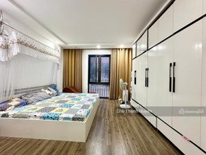 trung tâm tây hồ ,.nội thất 5 sao . gần phố .