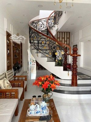 nhà đẹp 3 tầng full nội thất chỉ 6.9 tỷ - 94m2 - sổ hồng riêng - hẻm 6m - long trường - thủ đức