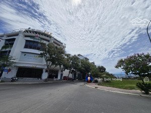 bán lô góc đối diện công viẻn . trục chính thông vành đai đai . giá chỉ 69tr .em hoàng 