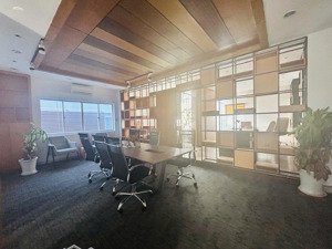 nhà đường lam sơn 8x18m trệt 3 lầu cho thuê