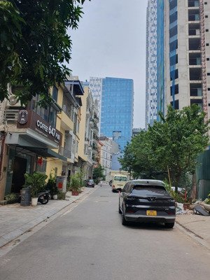 bán mảnh đất vàng tại láng hạ_150m2 mt6.1m phân lô, xây tòa văn phòng, trước nhà oto tránh 40 tỷ