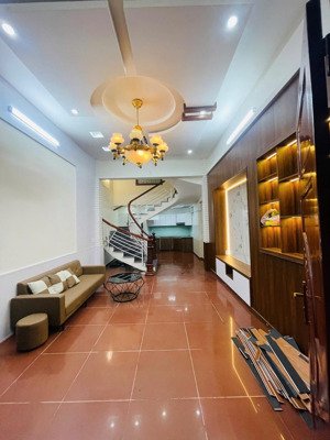 bán nhà ngõ 72 nguyễn công trứ hàng kênh lê chân . diện tích 56mx 3 tầng ngang 4.4m hướng đông nam