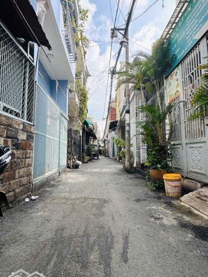 nhà 3 tầng 1/ thống nhất gv, 63.4m2, ngang lớn 5m hxh thông, 6.7 tỷ