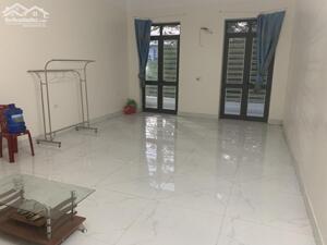 Cho thuê nhà liền kề mặt phố Bà Triệu, Liên Bảo, Vĩnh Yên.