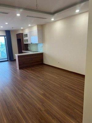 chính chủ cho thuê căn 2 ngủ cơ bản 86m2 tại golden park giá 16 triệu. liên hệ: 0917,;748.:822