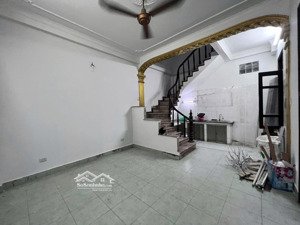 bán nhà mặt ngõ thịnh hào, nhà dân xây ở kết hợp kd vài bước ra phố tôn đức thắng, văn miếu. 41m2