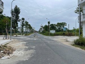 lô góc dt 97,8m2, đường 16m, trục văn phòng, kinh doanh, gần cv trung tâm