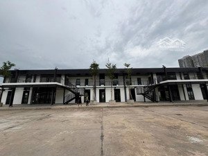 mt hoàng diệu, quận 4, dt: 4200m2, giá thuê: 200k/m2/tháng