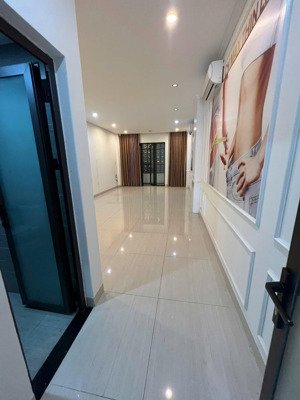 cho thuê nhà 5 tầng mặt tiền nguyễn văn linh có thang máy - gọi đàm tiến