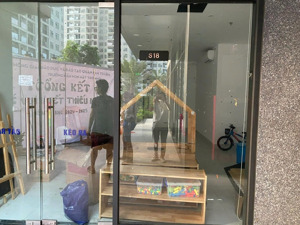 chính chủ cho thuê chân đế toà gs1 dự án vinhomes smart city giá rẻ nhất khu 15tr/ tháng
