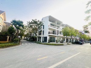 bán liền kề shophouse 152m2. lô góc 2 mặt đường. gọi là mua được ngay: 
