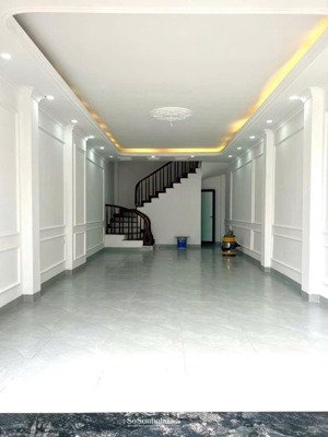 bán nhà mới xây tại trung tâm huyện thanh trì dt 48m x 5 tầng ngõ thông ga ra ô tô giá 8,4 tỷ