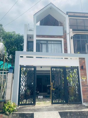 nhà 1 lầu sát nguyễn văn lộng, chánh mỹ; gần phố đi bộ bạch đằng; dt 5x15.5m, sân ô tô, giá cực hời