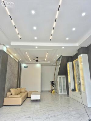 Nhà Mới,2 Mê,Diện Tích Sử Dụng 160m2,Đường Nay Der,gần siêu thị Coomart,nhiều Lô khác