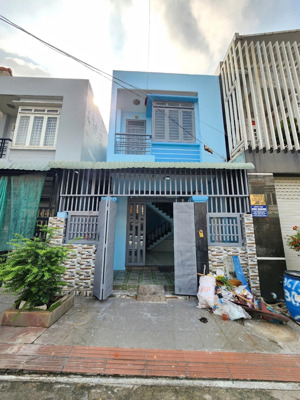 bán nhà 1 trệt 1 lầu cách ngã tư chiêu liêu 200m p.tân đông hiệp tp.dĩ an