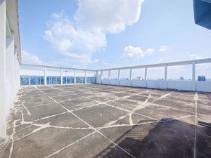 chính chủ cho thuê mặt bằng sân thượng 1030m2 có cắt lẻ thuận tiện kinh doanh ngay tòa nhà b + ở q3
