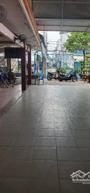 26 tỷ thương lượng, bán nhà 2 tầng, đường 12 mét thông, diện tích : ngan 12,4 mét dài 35 mét.