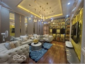 cần bán biệt thự 3 tầng đường lê ấm- hoà xuân. 200m2, mới 100%, full nội thất xịn,cọc là vào ở ngay