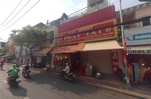 mặt tiền bà hom 10x24m nở hậu 16m ,sát chợ phú lâmm đường 20m