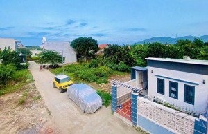 cần bán nhà 1 trệt 1 lầu tại tt diên khánh - khu dân cư nhiều nhà mới. giá: 1tỷ830tr