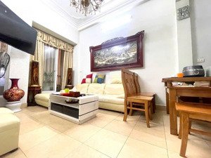 chính chủ gửi bán nhà trung tâm quận tây hồ lạc long quân tây hồ cách hồ tây chỉ vài bước.