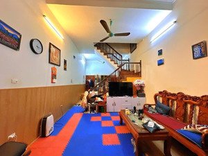 bán nhà khu hoa bằng phân lô hiếm 47m2x4t tầm tiền 9 tỷ. trung tâm cầu giấy không có căn thứ 2