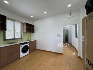 căn hộ 2 phòng ngủ ban công full nt trung tâm quận 8
