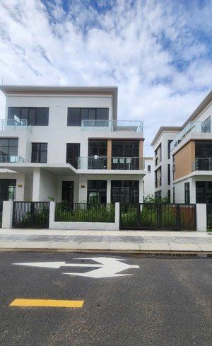bán gấp và lỗ giá cực tốt căn biệt thự t&t millenia city long hậu, 200m2, nhận nhà ngay long an