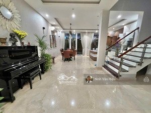 cho thuê biệt thự k2 ciputra - nhà đẹp mới sơn sửa - mặt đường đôi - giá 3.000$
