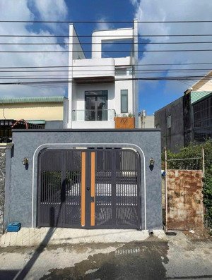 năm trước có để dành tiền xây được căn nhà như hình, để cho thuê tháng 10tr.giờ bán giá 1tỷ5 còn tl