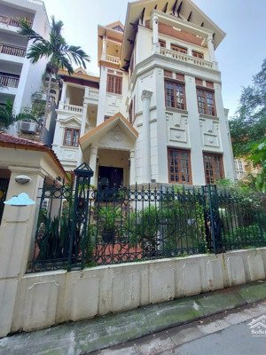 bán biệt thự tại đường âu cơ dt: 168m2, giá: 25.5 tỷ. tây hồ