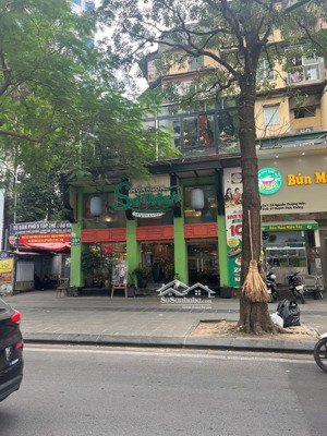 cho thuê 200m2 mặt bằng kinh doanh phố trần thái tông, vị trí đẹp làm nhà hàng, cafe, văn phòng