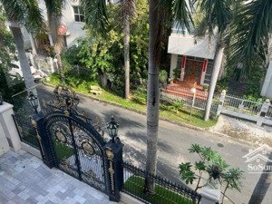 hiếm hoi, giá tốt, khu yên tĩnh, diện tích lớn 416m2 đất, 100m tới nơi sầm uất nhất phú mỹ hưng