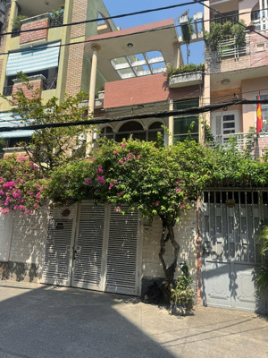 bán nhà 2 mặt tiền hẻm 8m. nguyễn tri phương, q10. 1 trệt 2 lầu dt: 5.2x20m. 18.9 tỷ
