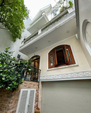 biệt thự thảo điền, 8mx20m, 3 tầng, tặng toàn bộ nội thất, khu vip cao cấp.