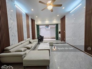 bán nhà: 70m2 x 4 tầng. quan hoa, cầu giấy. mặt tiền 4.8m. đường rộng. thông thoáng đi ra nhiều ngả