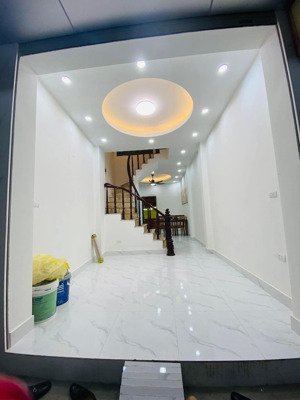 chính chủ bán nhà phố đê tô hoàng hai bà trưng mặt ngõ thông thoáng sáng giá 5.15 tỷ.