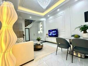 Bán nhà Đê La Thành 45m2 nhà mới ngõ oto lô góc thang máy 15.5 tỷ